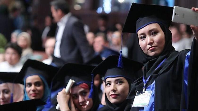 Iranpress: Iran advocates continuing education of Afghan students