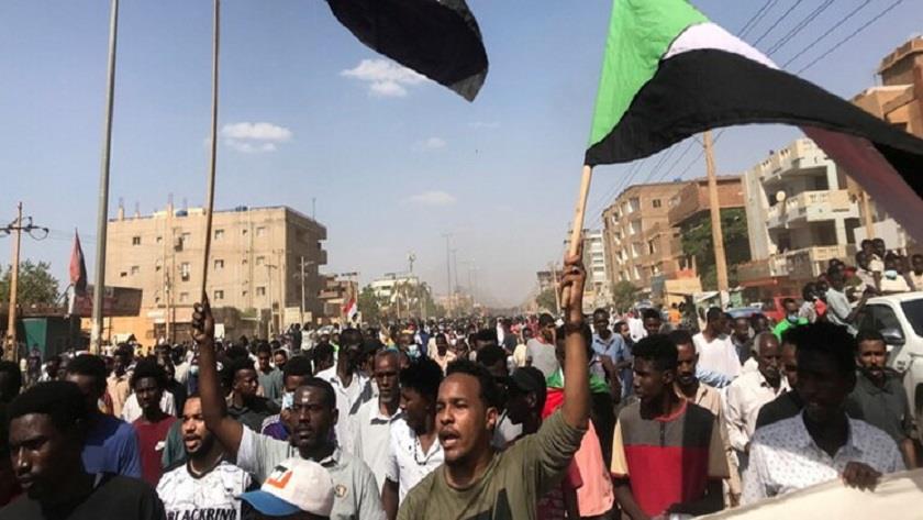 Iranpress: Sudan: 5 killed during mass demonstrations in capital