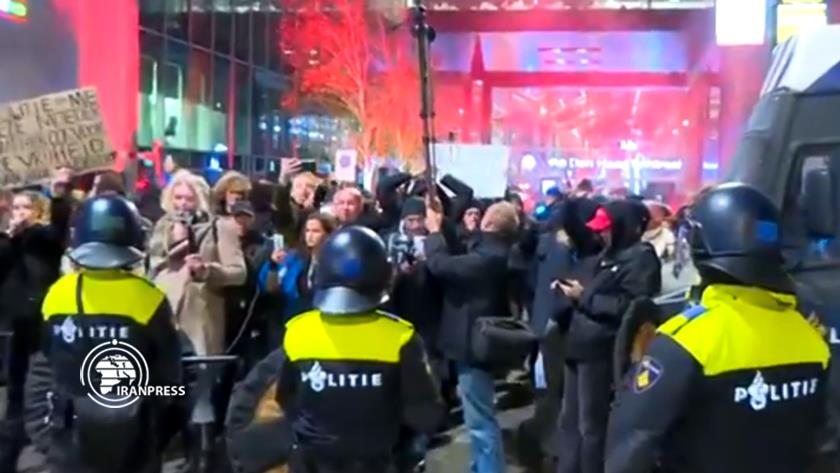 Iranpress: Netherlanders stage anti COVID-19 lockdown protests at night 