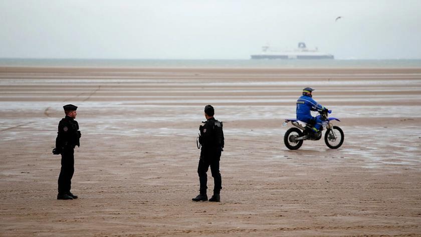 Iranpress: France tells Britain to stop giving lessons on migrants