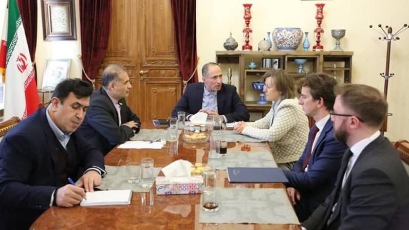 Iranpress: Iran, Russia confer on enhancing bilateral ties