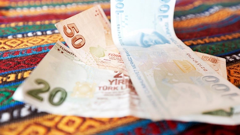 Iranpress: Turkish lira hits record low as central bank cuts interest rate