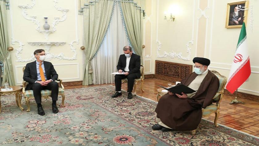 Iranpress: Tehran, Amsterdam need to develop trade, investment ties