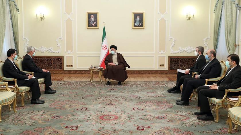 Iranpress: Raisi urges development of economic cooperation among ECO countries