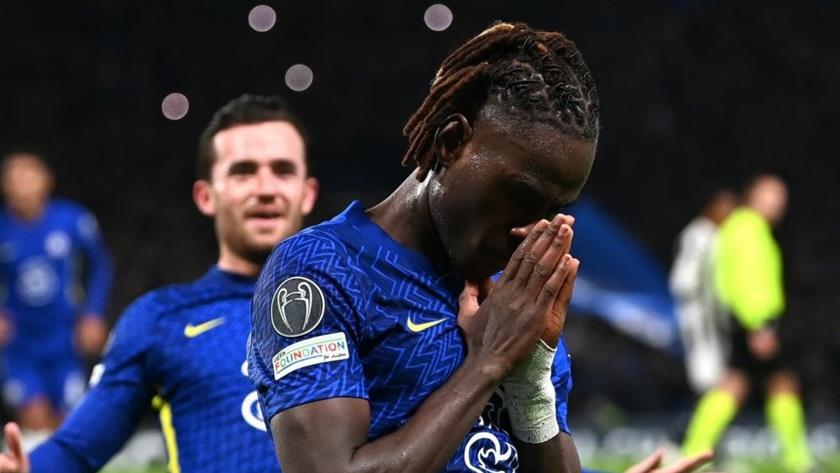 Iranpress: Chelsea thrash Juventus to reach Champions League last 16