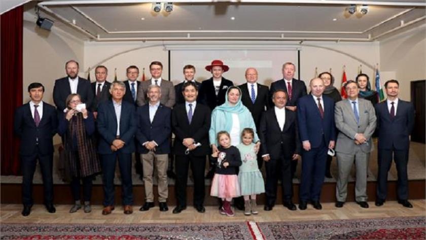 Iranpress: Slovak painter displays his painting at ECO Diplomatic Gallery