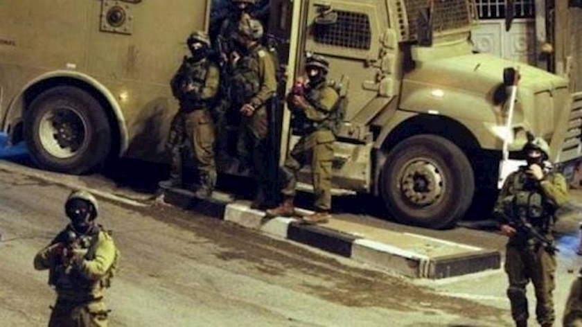 Iranpress: Israeli forces arrest three Palestinians in West Bank