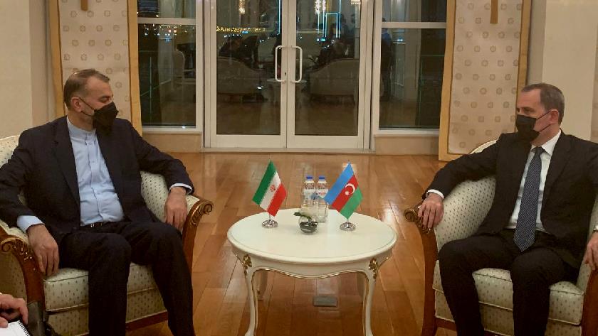 Iranpress: Tehran, Baku confer on topics of mutual internets