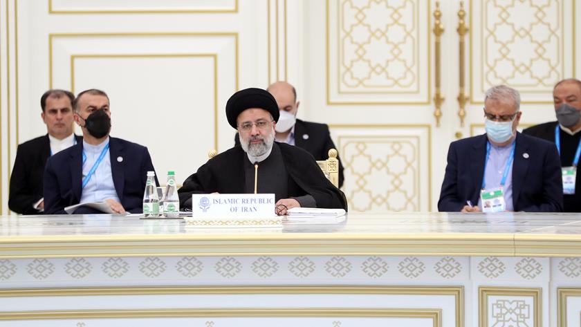 Iranpress: Cooperation, economic partnership with neighbors, top priority: Raisi