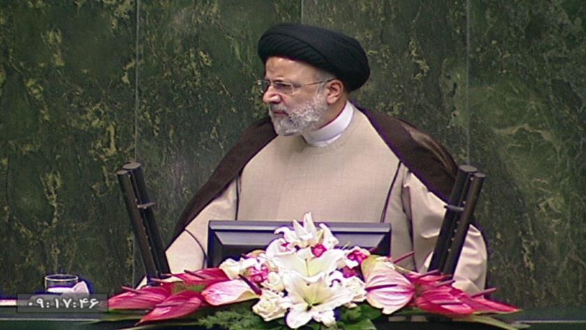 Iranpress: Raisi: Law, basis for administration of justice