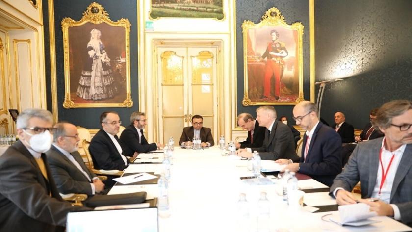 Iranpress: Bagheri to E3: Prepare for serious talks