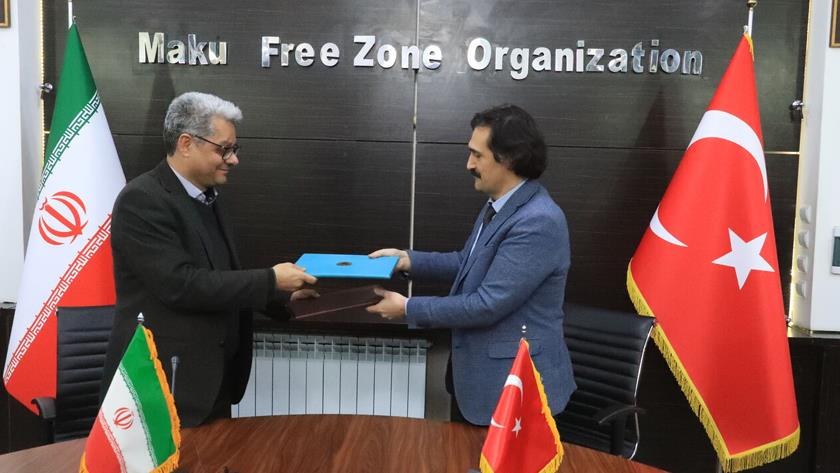 Iranpress: Iran,Turkey confer on enhancing border cooperation