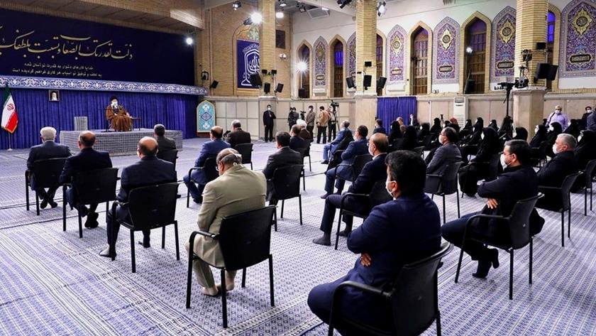 Iranpress: Leader receives nurses, families of health martyrs
