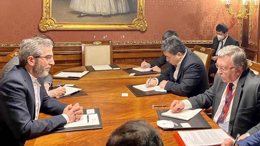 Iranpress: Iran, Russia, and China negotiators confer in Vienna