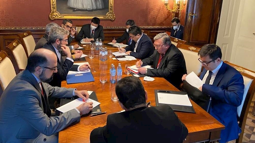 Iranpress: Russia, China, Iran consultations in Vienna prove to be very useful