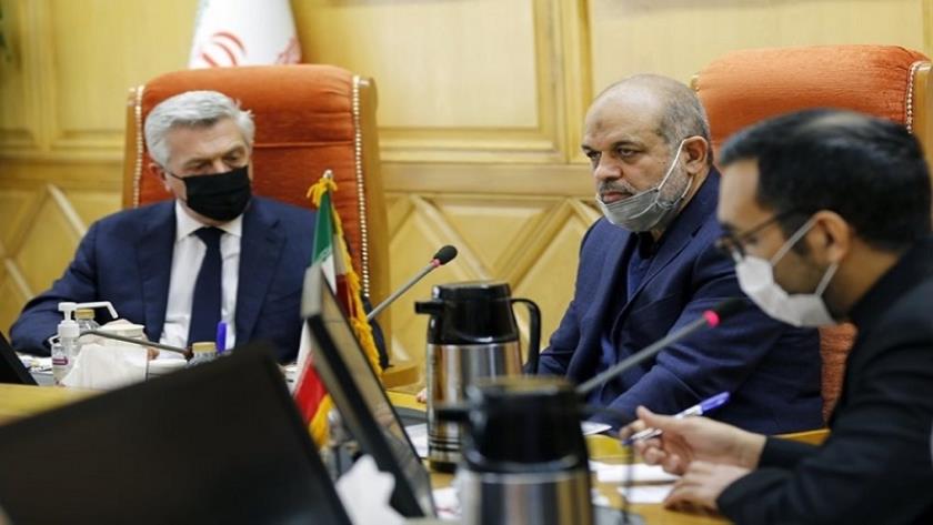 Iranpress: Iran helps international community by widely accepting immigrants