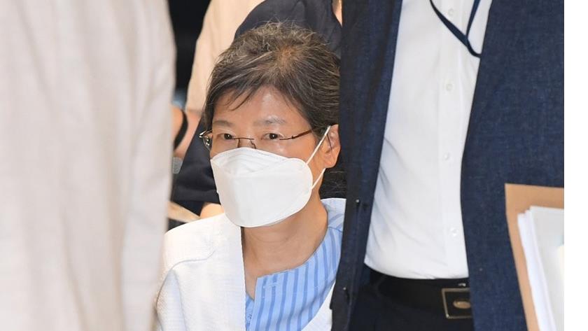 Iranpress: S. Korea grants special pardon to ex-President Park