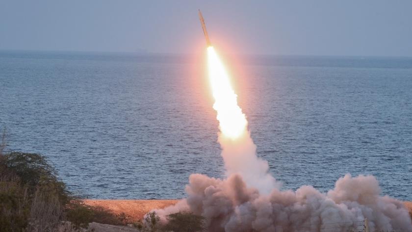 Iranpress:  IRGC wraps up joint drills after successful launching of 16 ballistic missiles 