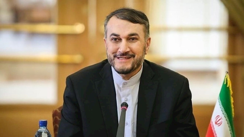 Iranpress: Iran FM congratulates Christmas to faithful around the world