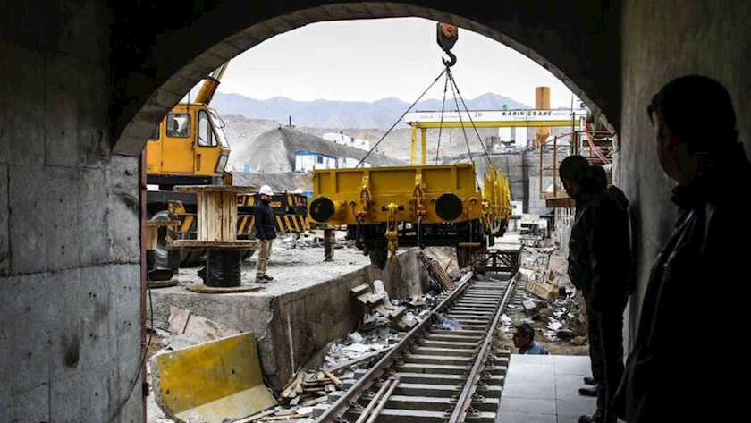 Iranpress: Development of railways best option to neutralize sanctions