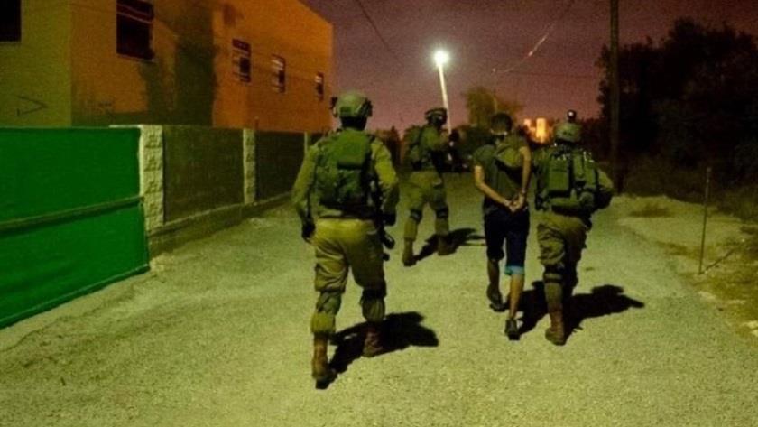 Iranpress: Israeli settlers in a night raid attack a village in West Bank