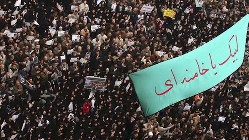 Iranpress: Epic of Dey 9th, Day of insight and paying allegiance to Islamic guardianship
