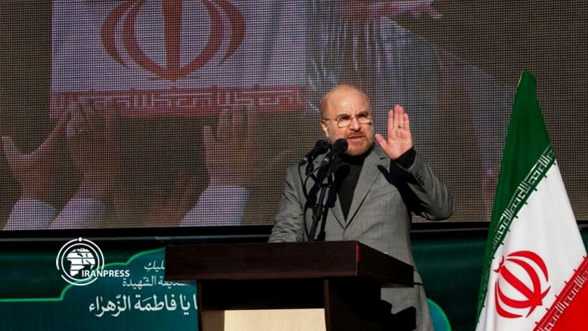 Iranpress: Martyrs symbols of freedom: Ghalibaf