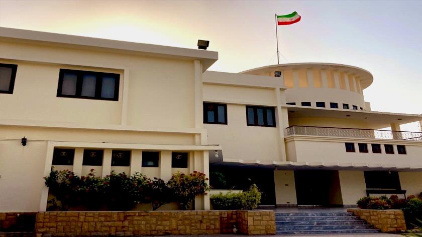 Iranpress: Six Iranians detained in Pakistan return home