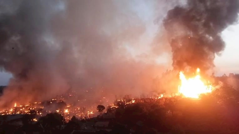 Iranpress: Bangladesh Rohingya refugee camp fire leaves thousands homeless