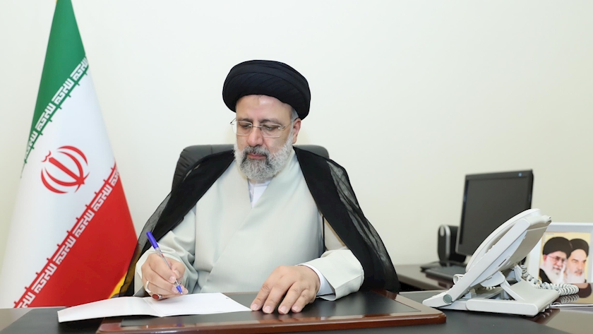 Iranpress: Raisi imparts Iran-Afghanistan International Railway Connection