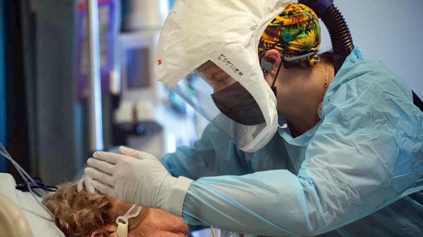Iranpress: Hospitals in half of US states close to capacity as Omicron continues surge