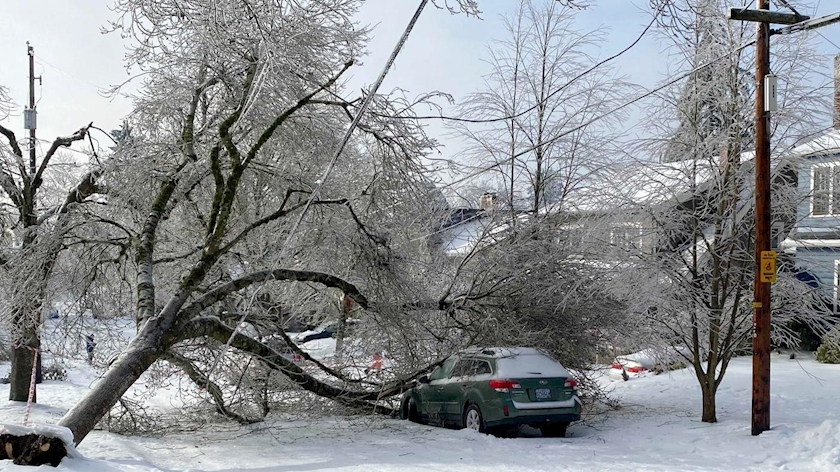 Iranpress: Power outages, brutal snow, ice storm slams eastern United States