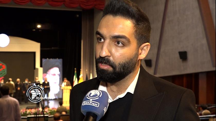 Iranpress: Young Iranian translator eager to introduce resistance literature