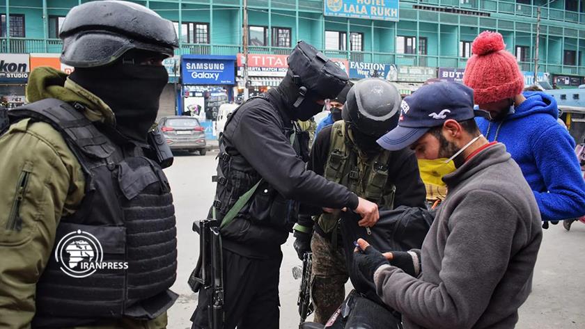 Iranpress: Security forces in Kashmir, on high alert on eve of India National Day