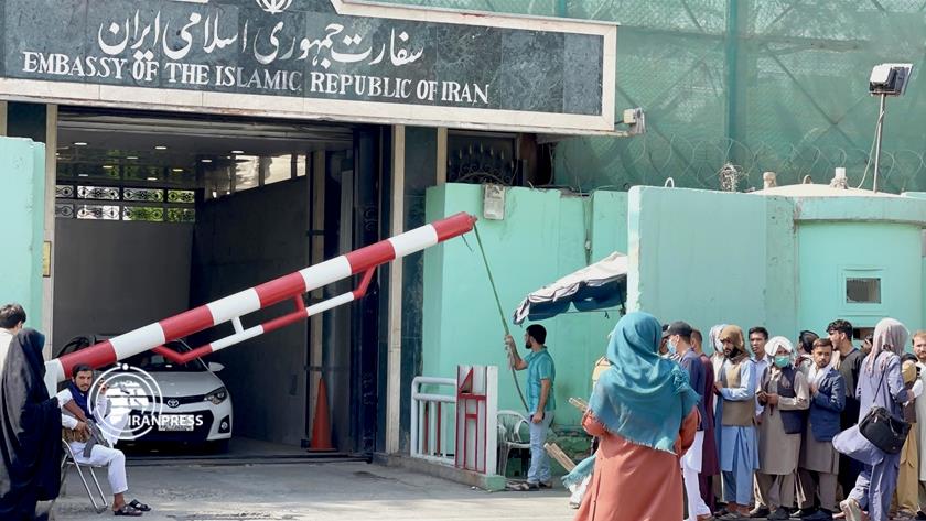 Iranpress: Afghans go to Iranian embassy to leave Afghanistan