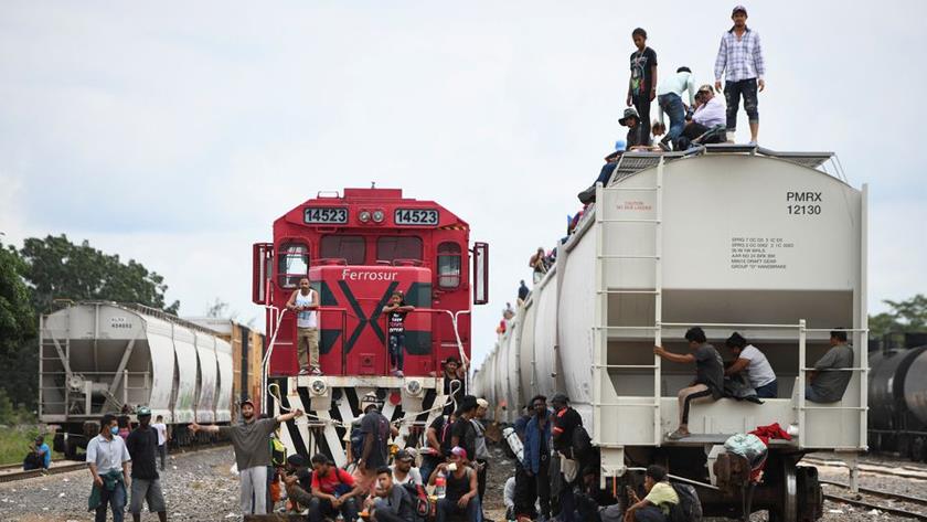 Iranpress: Mexican officials find more than 3,000 migrants in 2 days