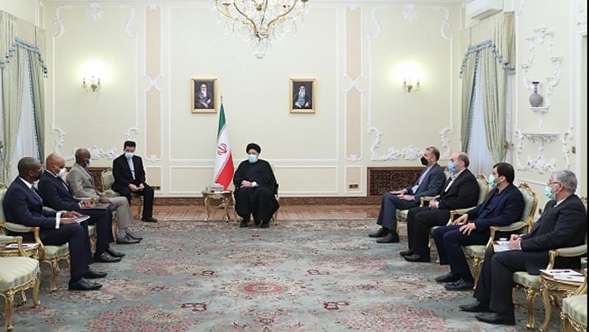 Iranpress: Iran backs independence, progress of African people, says president