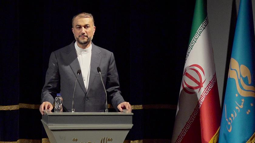Iranpress: More than 400 women present in the Iranian diplomatic apparatus