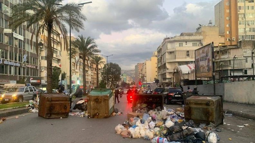 Iranpress: Hariri supporters rally in Beirut following his decision not to run in elections
