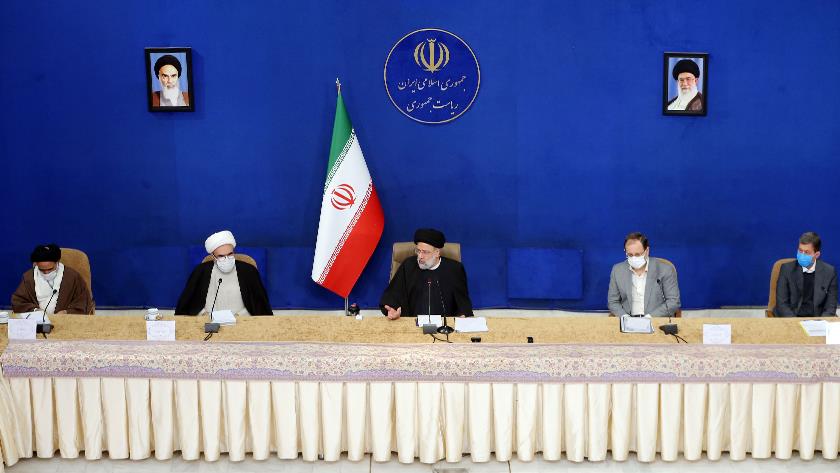 Iranpress: We must fight against sanctions, distortions, says Raisi