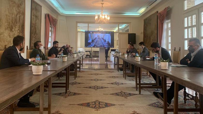 Iranpress: Iranian, Italian architects discuss restoration of historical buildings