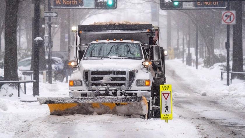 Iranpress: Snow storm slams eastern US canceling thousands of flights
