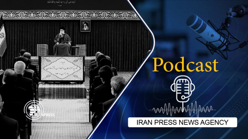 Iranpress: Leader terms entrepreneurs