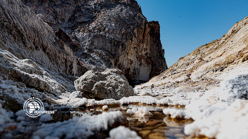 Iranpress: Jashak salt dome, touristic destination in Iran