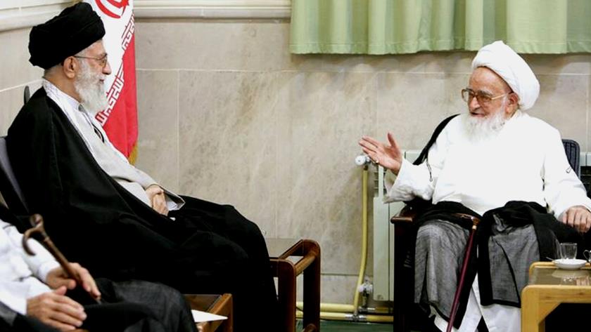 Iranpress: Leader extends message of condolences on demise of Ayatollah Safi Golpayegani