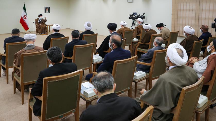 Iranpress: Leader terms deep insight, firm determination as qualities of Hazrat Hamza