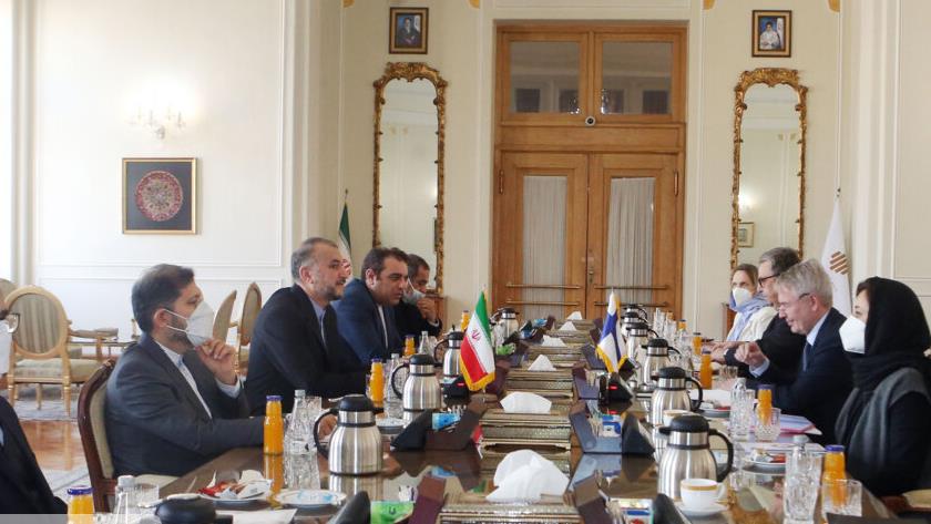Iranpress: Tehran, Helsinki ink 11 cooperation documents