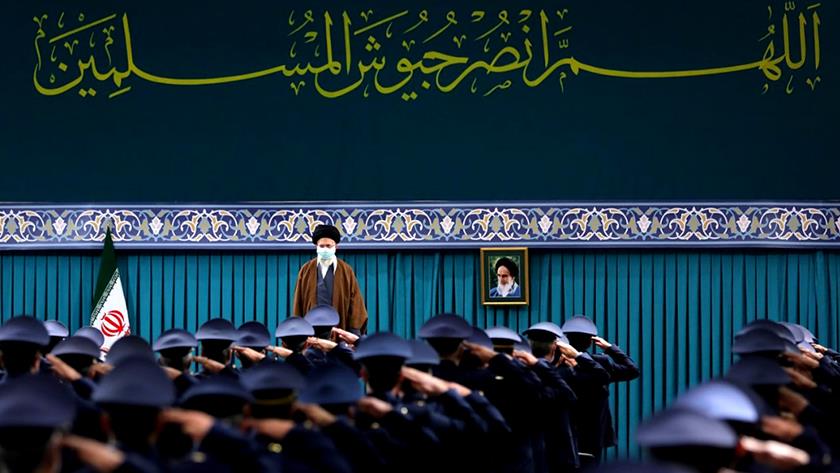 Iranpress: Leader receives Air Force commanders