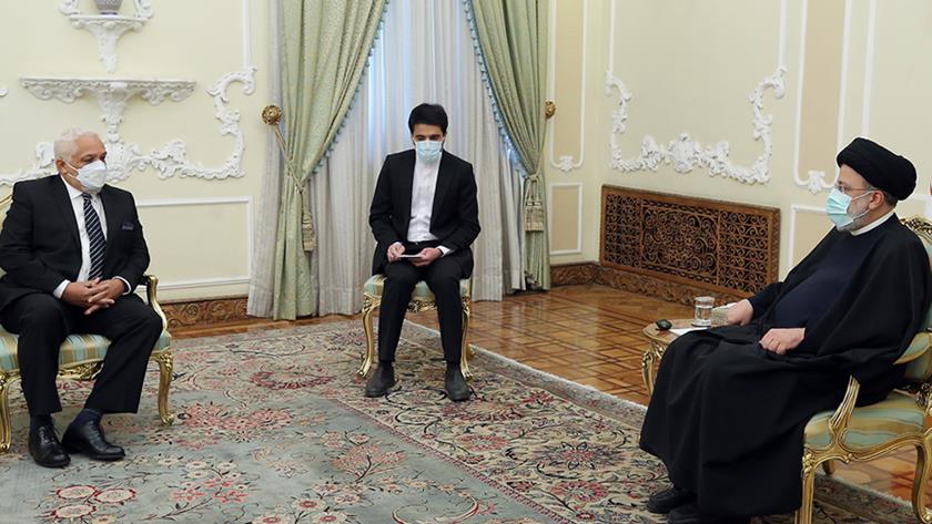 Iranpress: Raisi calls on expanding bilateral relations with Cuba
