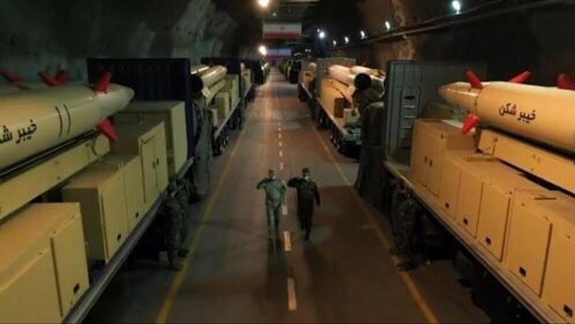 Iranpress: First footage of new Iranian missile, 